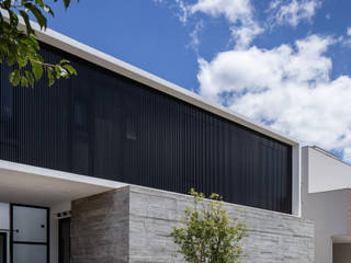 Casa Melhado, Superstudiob Superstudiob Modern balcony, veranda & terrace Aluminium/Zinc