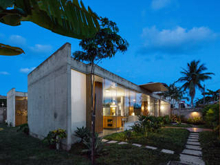 Casa em Peruíbe, Vereda Arquitetos Vereda Arquitetos Eengezinswoning Beton