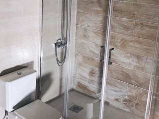 1500 EUR para renovar tu baño en Barcelona, CONSTRUCCIONES QUESADA GRESA S.L. CONSTRUCCIONES QUESADA GRESA S.L. Modern bathroom