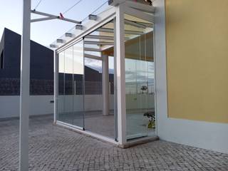 Cobertura com fecho em cortinas de vidro, WiVidros WiVidros Moradias Alumínio/Zinco