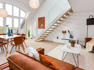 Traumhalt renovierte 4-Zimmerwohnung mit Galerie, ADDA Home Staging ADDA Home Staging Salas de estilo moderno