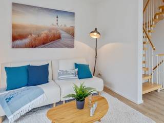 3-Zimmer Wohnung im Maritimstil in München, ADDA Home Staging ADDA Home Staging Phòng khách phong cách Địa Trung Hải