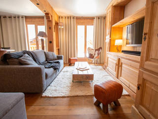 Un chalet haut de gamme à Val d'Isère, Studio Coralie Vasseur Studio Coralie Vasseur Modern living room Wood Wood effect