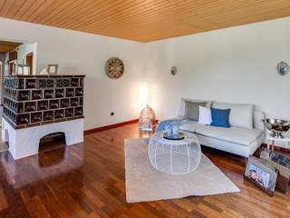 4-Zimmer Wohnung mit Sauna in Seebruck, ADDA Home Staging ADDA Home Staging Phòng khách phong cách đồng quê