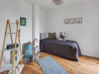 3-Zimmer Wohnung Weiß und Rosa in München, ADDA Home Staging ADDA Home Staging غرفة نوم