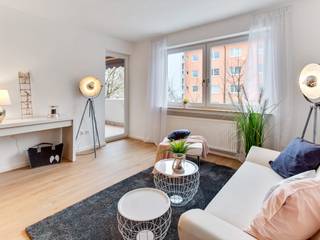 3-Zimmer Wohnung mit hellen Farben in München, ADDA Home Staging ADDA Home Staging Ruang Keluarga Modern