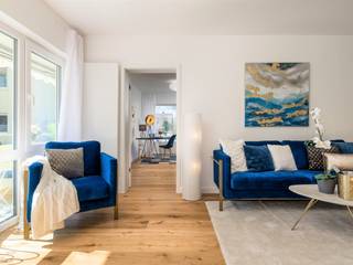 Renovierte 4-Zimmer Wohnung im "Blau und Gold" Stil, Puchheim, ADDA Home Staging ADDA Home Staging Phòng khách