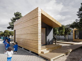 Salas Modulares da International School of Palmela, Estúdio AMATAM Estúdio AMATAM Prefabricated home Wood effect