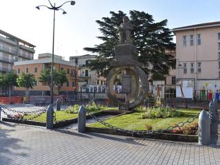 Spazio verde per Piazza Loreto: centro della vita sociale cittadina, Currò VerdEsperienza Currò VerdEsperienza Spazi commerciali