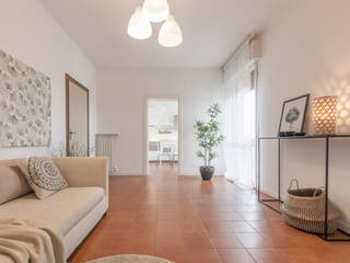 HOME STAGING in un appartamento ricco di LUCE E SPAZIO , Mirna Casadei Home Staging Mirna Casadei Home Staging Salones modernos