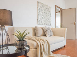 HOME STAGING in un appartamento ricco di LUCE E SPAZIO , Mirna Casadei Home Staging Mirna Casadei Home Staging 모던스타일 거실