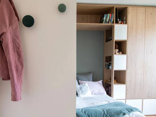 Une chambre d'adolescente à Annecy, Studio Coralie Vasseur Studio Coralie Vasseur Small bedroom