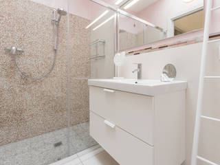 ARREDO e ALLESTIMENTO completi di un RIFUGIO VICINO AL MARE , Mirna Casadei Home Staging Mirna Casadei Home Staging Modern bathroom