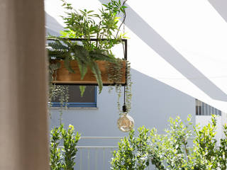 ARREDO e ALLESTIMENTO completi di un RIFUGIO VICINO AL MARE , Mirna Casadei Home Staging Mirna Casadei Home Staging Modern balcony, veranda & terrace