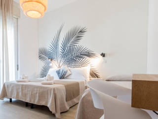 RELOOKING PER UNA CAMERA D'ALBERGO a Igea Marina, Mirna Casadei Home Staging Mirna Casadei Home Staging Modern Bedroom