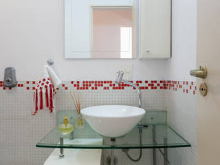Casas de Banho para Encantar, Carolina Fidalgo Home Staging Carolina Fidalgo Home Staging Modern bathroom Tiles Red