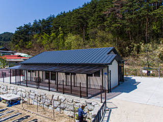 강원도의 푸른 환경을 닮은 친환경 주택, 공간제작소(주) 공간제작소(주) Modern houses