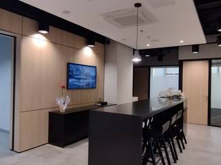 Nova Sede São José dos Campos, I9 Tecnologia - Automação & Home Theater I9 Tecnologia - Automação & Home Theater Estudios y despachos de estilo moderno Madera Acabado en madera