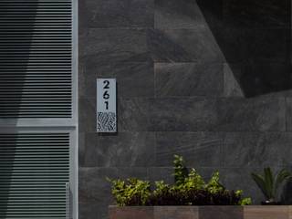 CASA UNIFAMILIAR VALLE DORADO , TCo ARQUITECTOS TCo ARQUITECTOS Paredes y pisos de estilo minimalista Azulejos