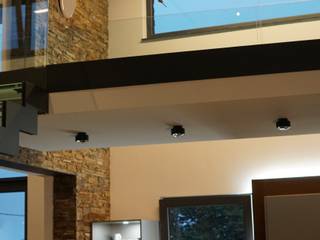 Exclusiver Neubau mit inszenierender Lichtgestaltung, plan.b lichtplanung plan.b lichtplanung Modern Kitchen