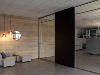 Loft-Tür, Glastrennwand und Pivot-Tür mit Fenix NTM-Oberfläche, Hammer & Margrander Interior GmbH Hammer & Margrander Interior GmbH ประตู
