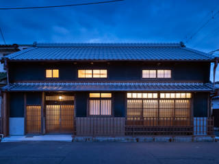 住み継がれる町屋｜街並みの再生 奈良の家, 小笠原建築研究室 小笠原建築研究室 منزل خشبي خشب نقي Multicolored