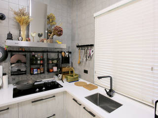 超實用的漂亮廚房設計提案！｜防水百葉窗簾, MSBT 幔室布緹 MSBT 幔室布緹 Small kitchens White
