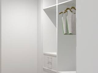 Walk-In-Closet Melamina cor Linho Tessuto, DIONI Home Design DIONI Home Design Phòng thay đồ phong cách hiện đại