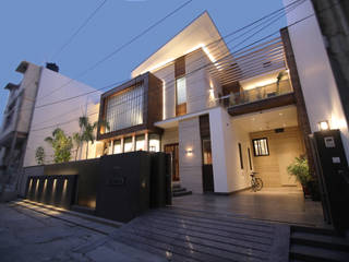 The Vermas's Residence Designed by Gagan Architects, Jalandhar, Punjab, Gagan Architects Gagan Architects Parcelas de agrado Piedra Beige