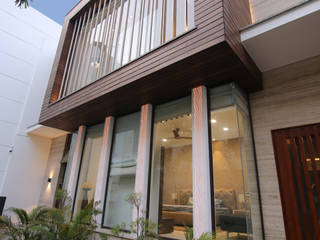 The Vermas's Residence Designed by Gagan Architects, Jalandhar, Punjab, Gagan Architects Gagan Architects Jardines en la fachada Derivados de madera Transparente