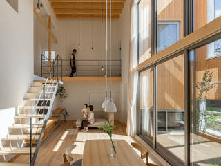 囲い庭の家, 堀部太建築設計事務所 堀部太建築設計事務所 Living room Wood Wood effect