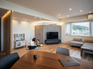 Slit wallの家 Re:, 株式会社seki.design 株式会社seki.design Modern living room