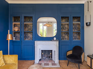 Agencement et décoration d’une sublime maison , MISS IN SITU Clémence JEANJAN MISS IN SITU Clémence JEANJAN Eclectic style living room Wood Blue
