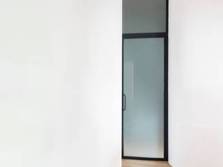 APT TESTACCIO, Mohamed Keilani | MGK Studio Mohamed Keilani | MGK Studio Ausgefallener Flur, Diele & Treppenhaus