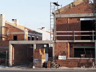 2 casas - habitação em construção, atelier mais - arquitetura e design atelier mais - arquitetura e design Casas unifamiliares