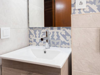 Reforma de baño en calle Alts Forns de Barcelona, Grupo Inventia Grupo Inventia Moderne Badezimmer Fliesen