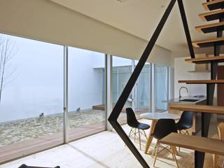 御油の家-goyu, 空間建築-傳 空間建築-傳 Scandinavian style living room Wood White