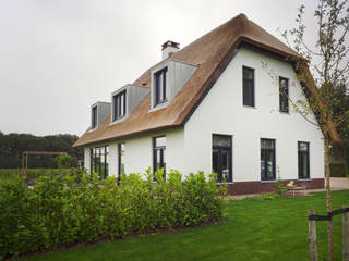 Moderne woonboerderij, Architectenburo Mosterman Architectenburo Mosterman モダンな 家