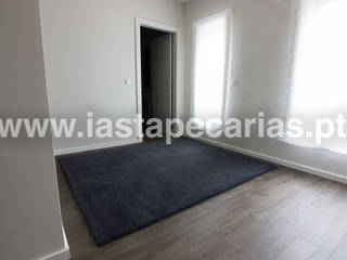 Casa Particular, Cinfães, IAS Tapeçarias IAS Tapeçarias Modern Corridor, Hallway and Staircase Textile Amber/Gold