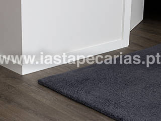 Casa Particular, Cinfães, IAS Tapeçarias IAS Tapeçarias Pasillos, vestíbulos y escaleras modernos Textil Ámbar/Dorado