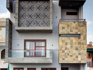 HOUSE MADHURAM | KACHOLIYA ARCHITECTS, Kacholiya Architects Kacholiya Architects Modern Evler