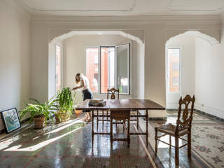 Vivienda en Abastos, tambori arquitectes tambori arquitectes Mediterranean style living room Ceramic White