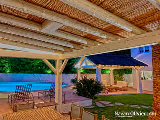 Jardines Bellamente Transformados usando Pérgolas, NavarrOlivier NavarrOlivier Garden Pool Solid Wood Multicolored