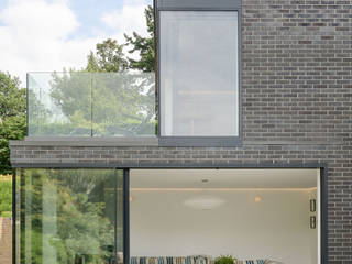 Extension to 1960s Detached Home, ArchitectureLIVE ArchitectureLIVE Nhà gia đình Gạch Grey