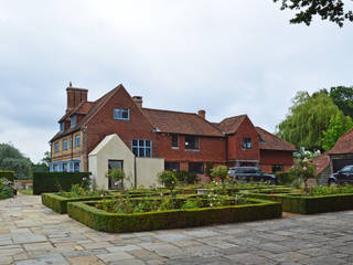 Listed Country House, Chiddingfold, Surrey, ArchitectureLIVE ArchitectureLIVE Nhà phong cách đồng quê