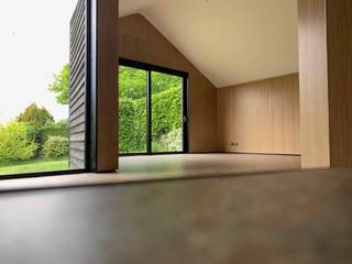 1960s House Near Passivhaus Office Extension, ArchitectureLIVE ArchitectureLIVE Modern Study Room and Home Office