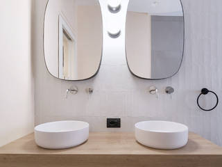 Bagno a Città Giardino, Spazio 14 10 Spazio 14 10 現代浴室設計點子、靈感&圖片 木頭 White