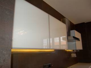 Kitchens, xpoz interiors xpoz interiors 小廚房 玻璃