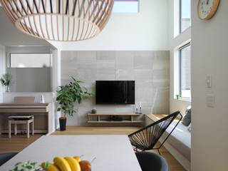住宅密集地で実現 光があふれる都市型パッシブデザイン住宅, タイコーアーキテクト タイコーアーキテクト Scandinavian style living room