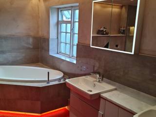 En Suite Bathroom Lighting, LiteTile Ltd LiteTile Ltd Casas de banho modernas